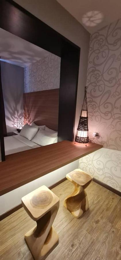 D Elegance Hotel Nusajaya  Bagian luar foto