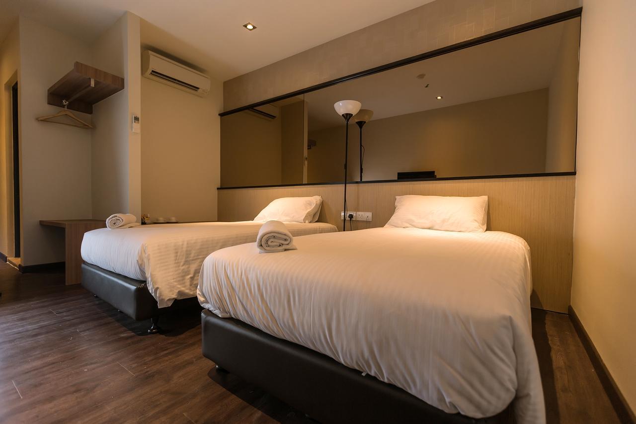 D Elegance Hotel Nusajaya  Bagian luar foto