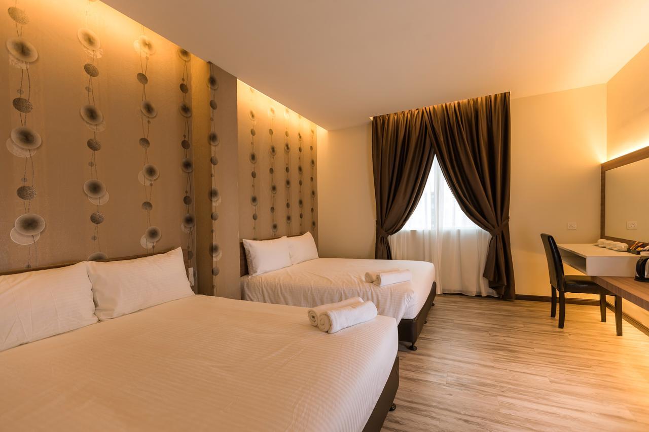 D Elegance Hotel Nusajaya  Bagian luar foto