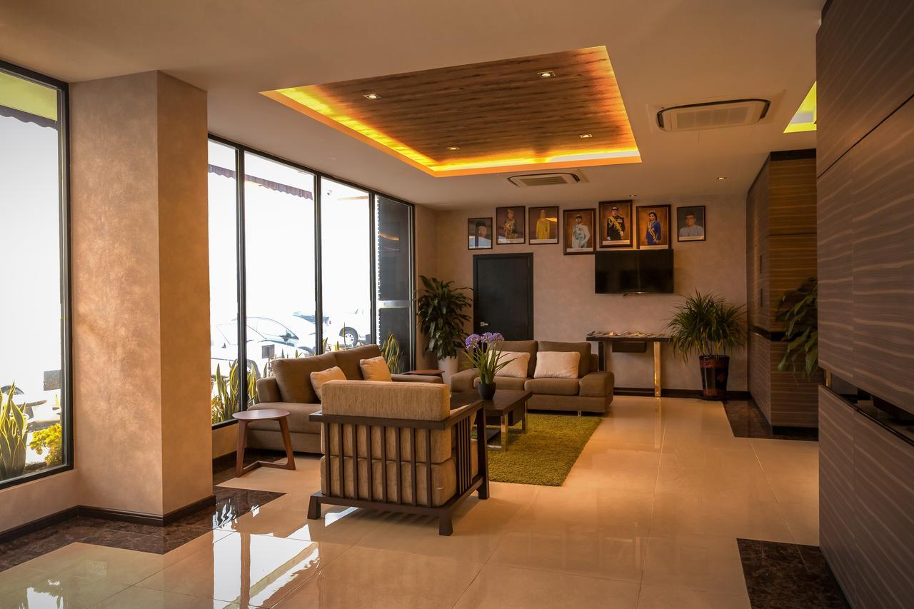 D Elegance Hotel Nusajaya  Bagian luar foto