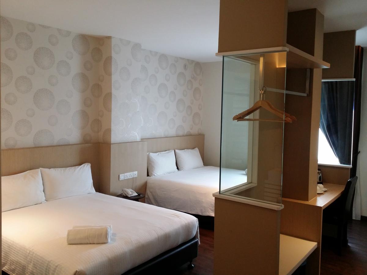 D Elegance Hotel Nusajaya  Bagian luar foto
