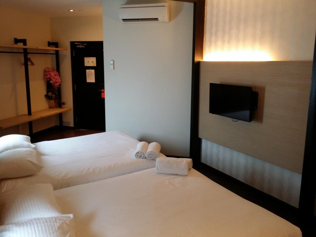 D Elegance Hotel Nusajaya  Bagian luar foto