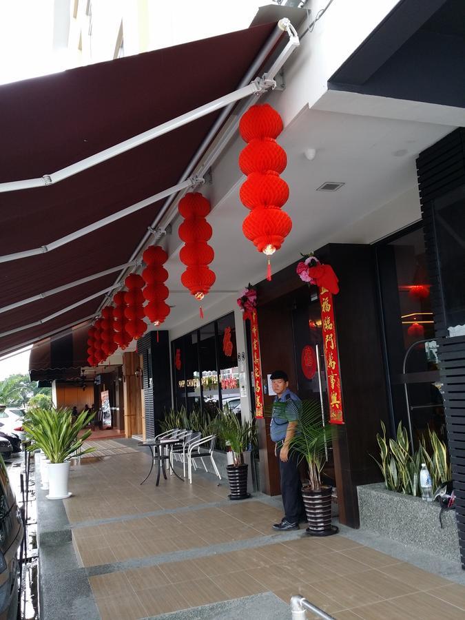 D Elegance Hotel Nusajaya  Bagian luar foto