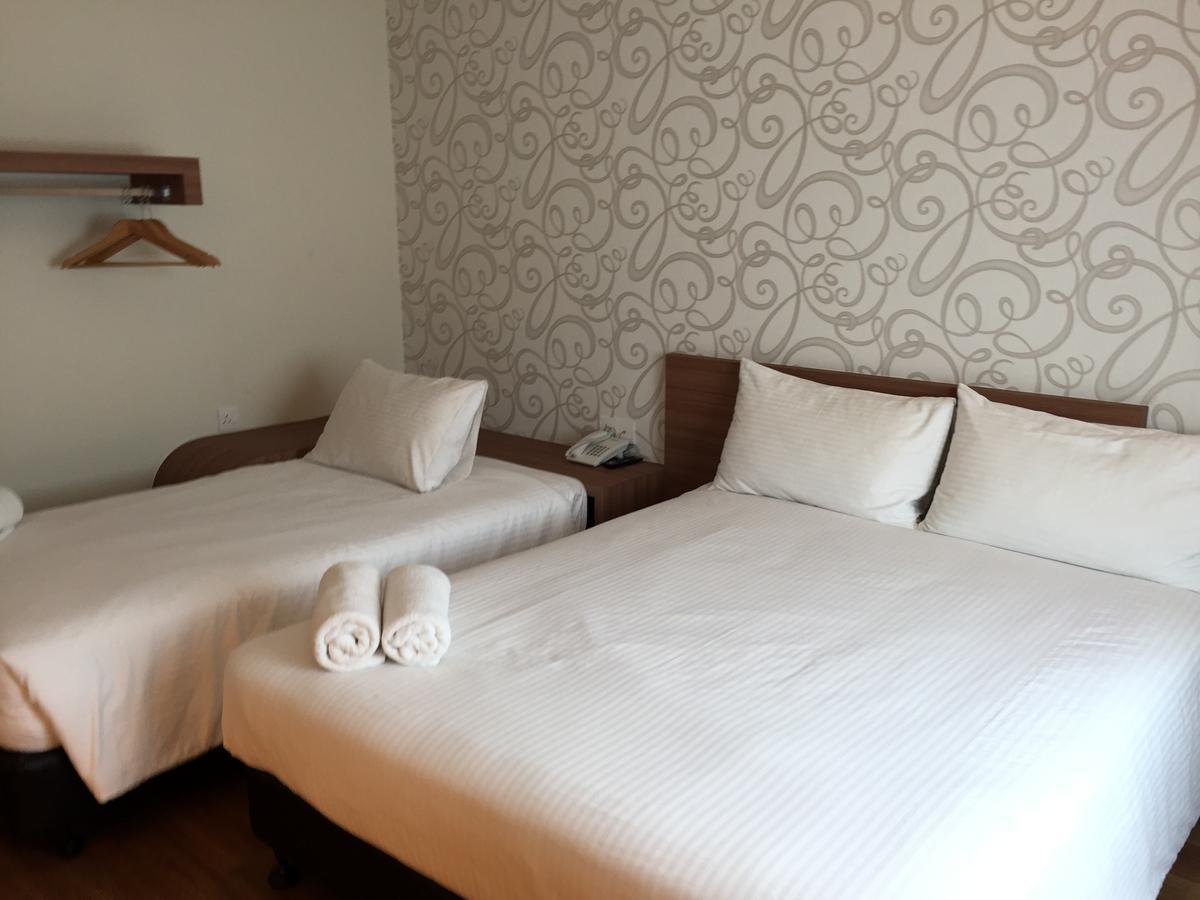 D Elegance Hotel Nusajaya  Bagian luar foto