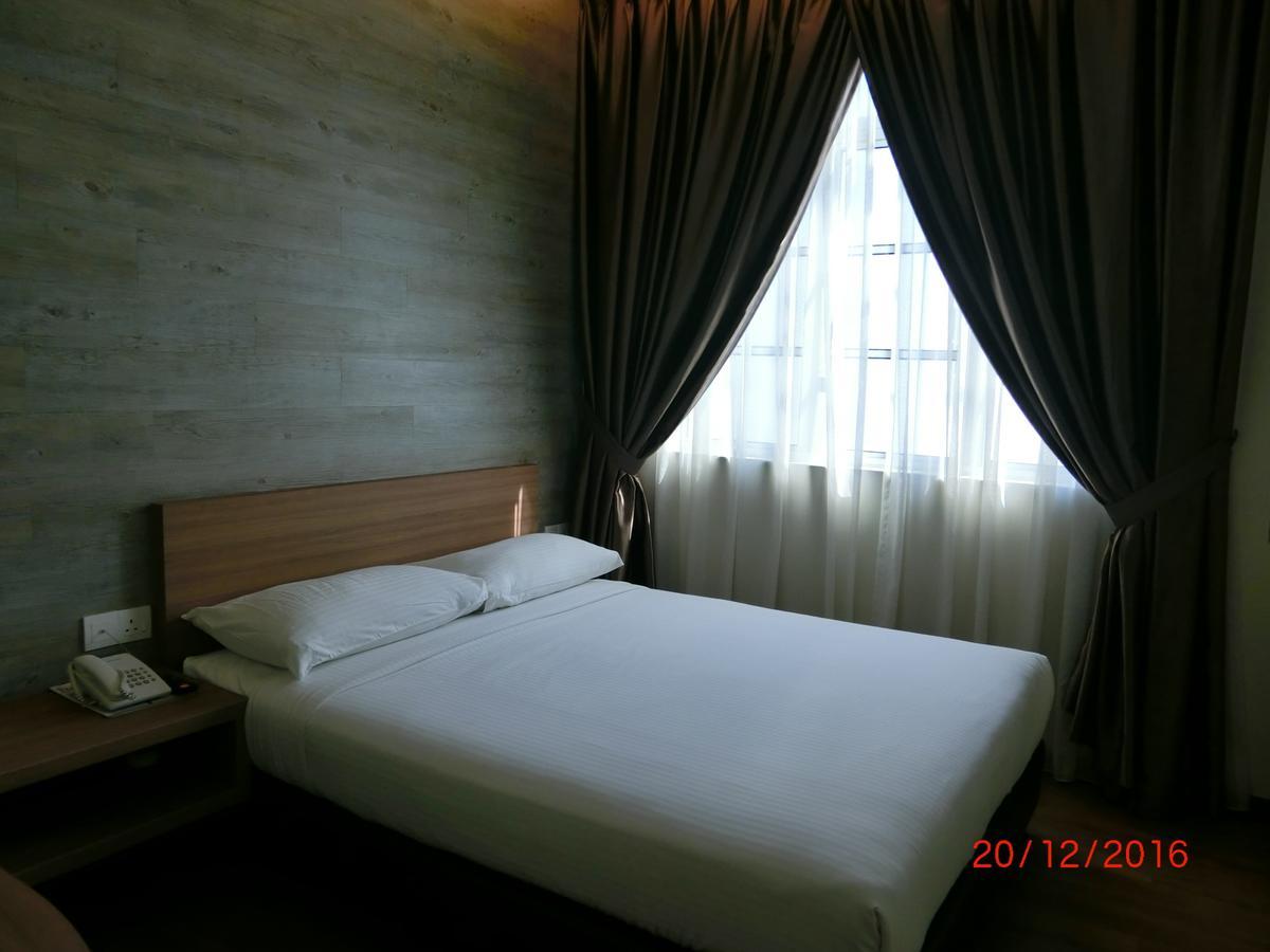 D Elegance Hotel Nusajaya  Bagian luar foto