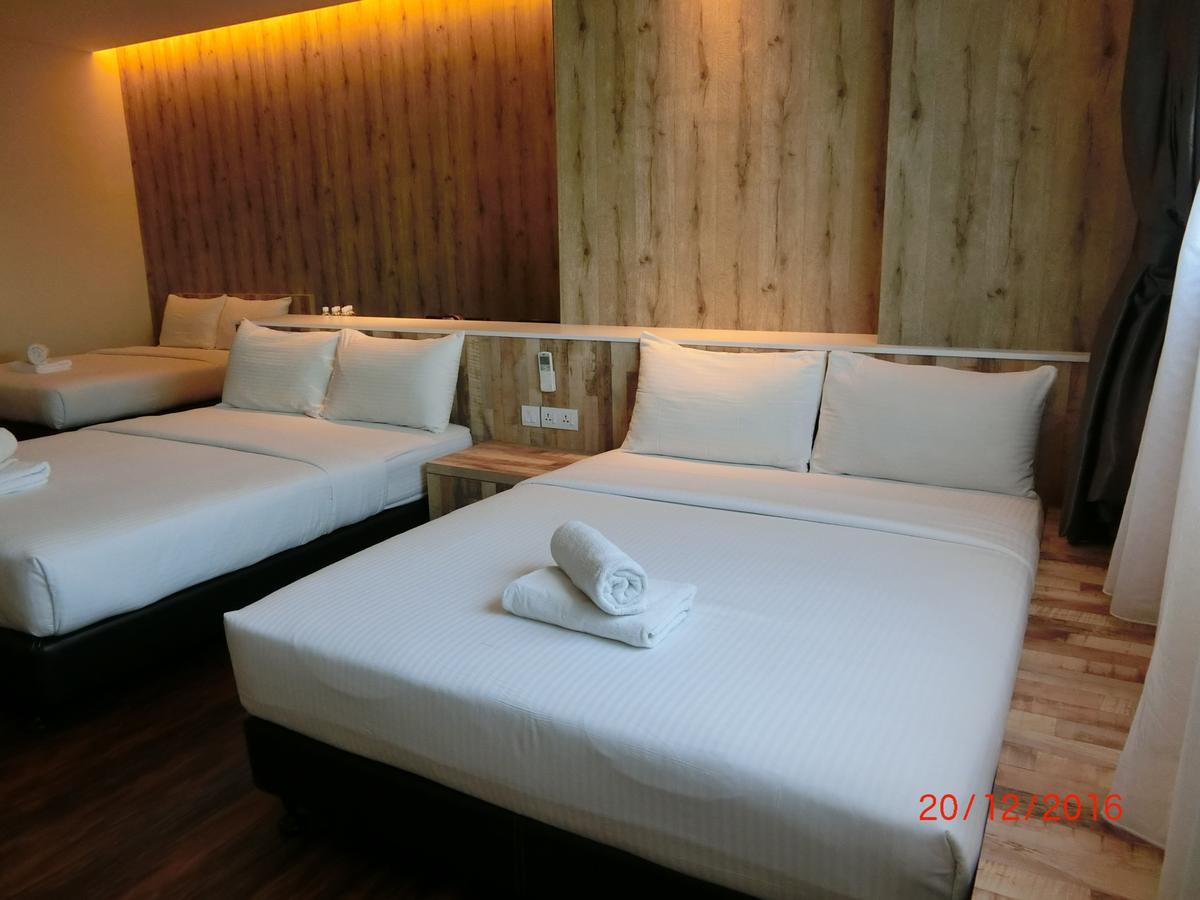 D Elegance Hotel Nusajaya  Bagian luar foto