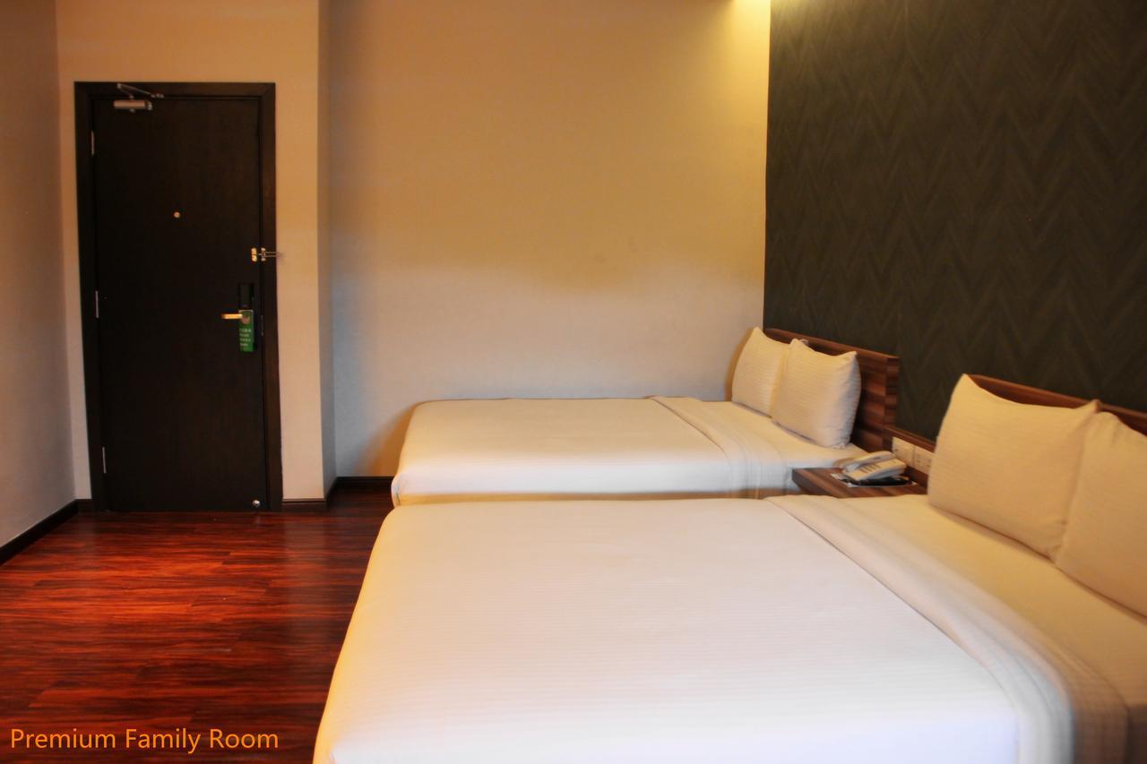 D Elegance Hotel Nusajaya  Bagian luar foto