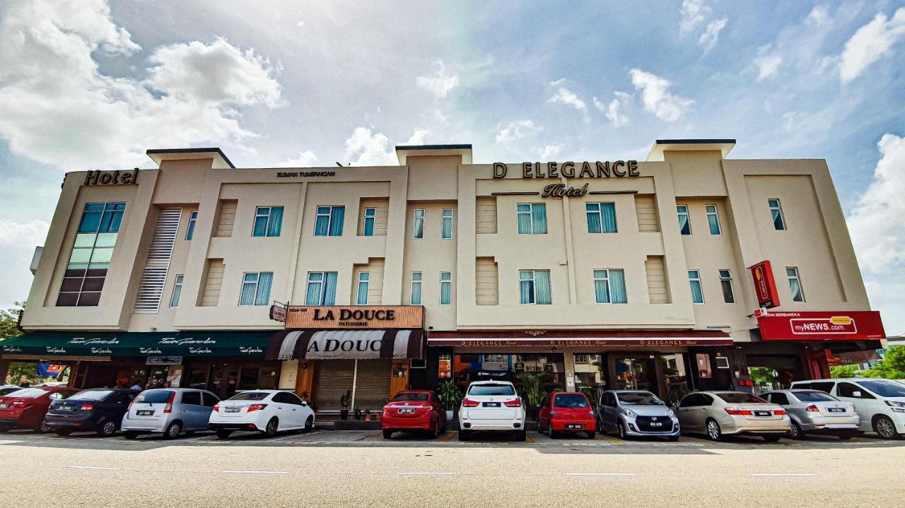 D Elegance Hotel Nusajaya  Bagian luar foto