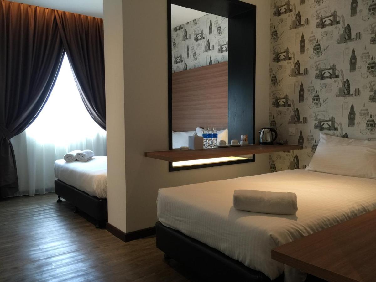 D Elegance Hotel Nusajaya  Bagian luar foto